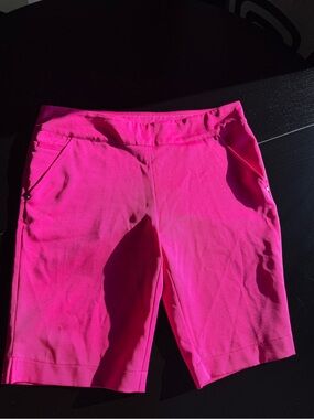 Page and Tuttle | Women’s Hot Pink Stretch Performance Shorts size medium